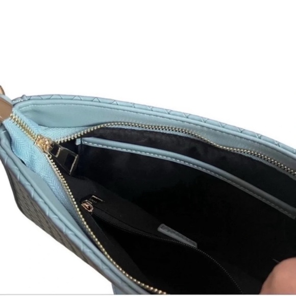 MW Shoulder Bag with Gold Chain Faux Leather - Picture 5 of 13